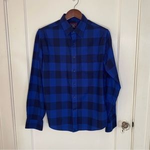Untuckit medium slim fit flannel. Blue and black buffalo check.